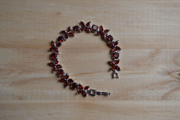 Bracelet Cristal rouge Fleur et Argent – Image 2