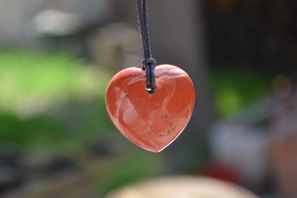 Pendentif cœur Jaspe rouge avec cordon