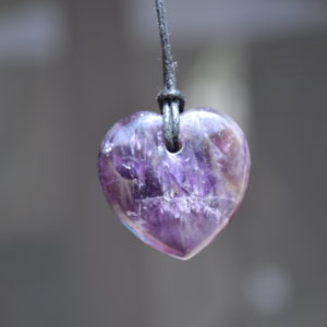 Pendentif cœur Améthyste avec lien en coton ciré