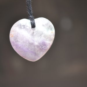 Pendentif cœur en Quartz rose sur cordon