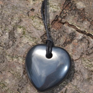Pendentif cœur en Hématite sur cordon