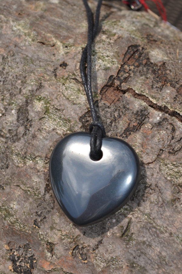 Pendentif cœur en Hématite sur cordon