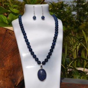 Ensemble APAISEMENT en Lapis Lazuli, collier taille standard avec pendentif cœur et boucles d’oreilles