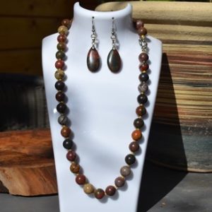 Ensemble collier et boucles d'oreilles en Jaspe picasso